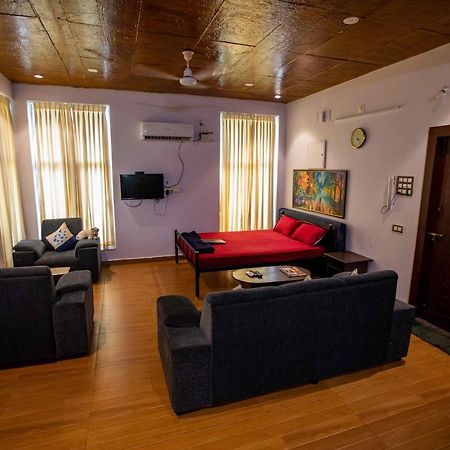 Waves Beach House Puducherry Exterior foto