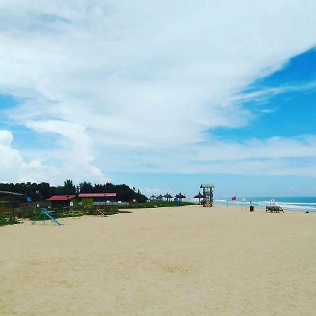 Waves Beach House Puducherry Exterior foto