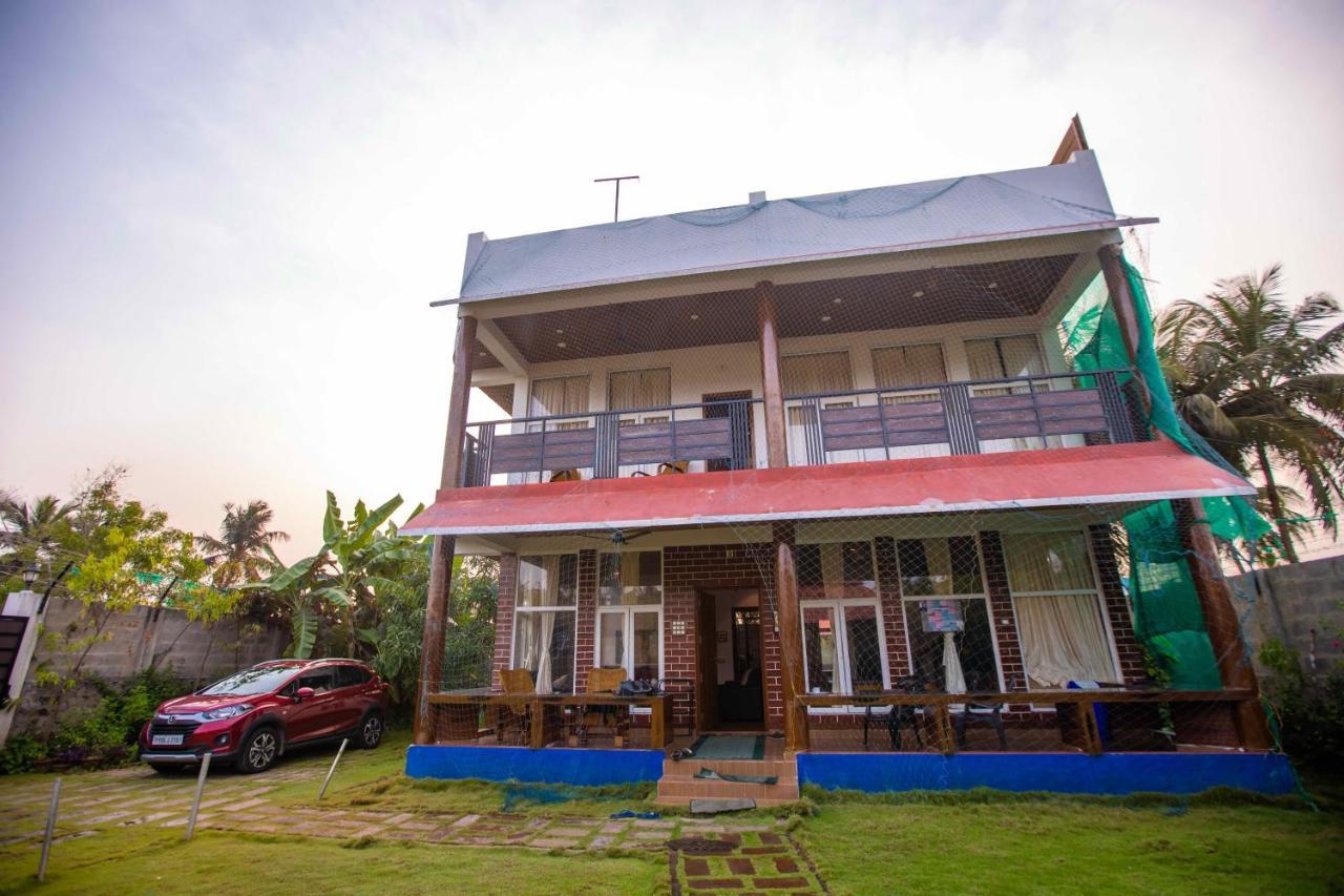 Waves Beach House Puducherry Exterior foto