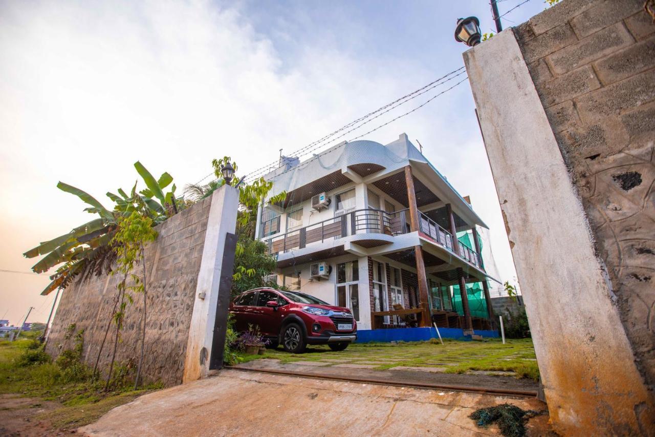 Waves Beach House Puducherry Exterior foto