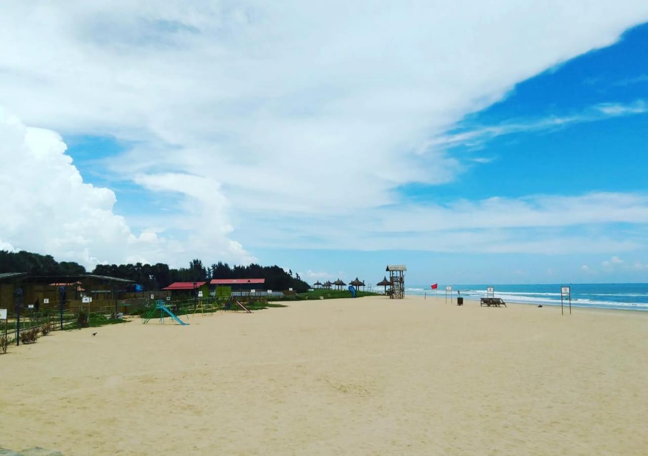 Waves Beach House Puducherry Exterior foto