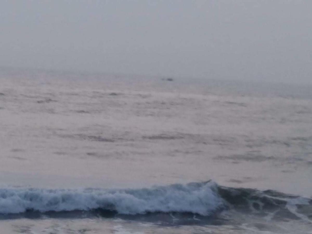 Waves Beach House Puducherry Exterior foto
