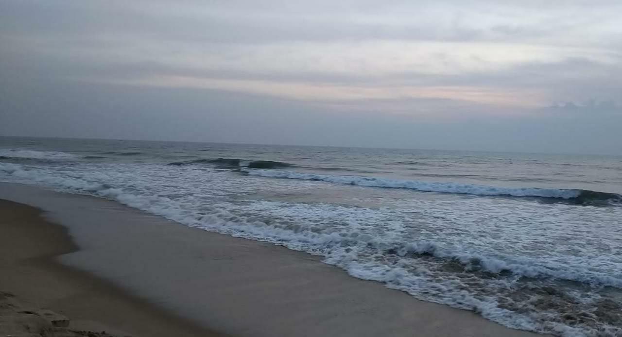 Waves Beach House Puducherry Exterior foto