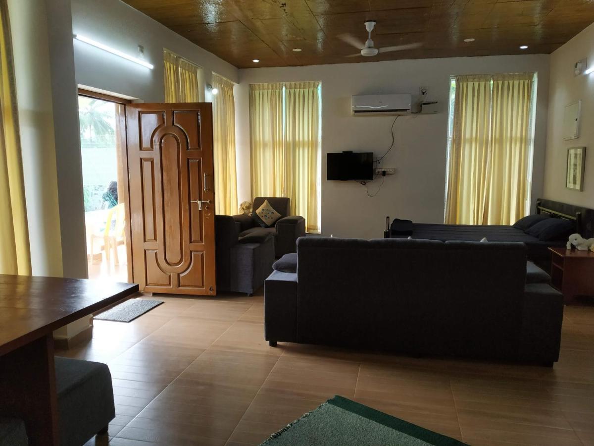 Waves Beach House Puducherry Exterior foto