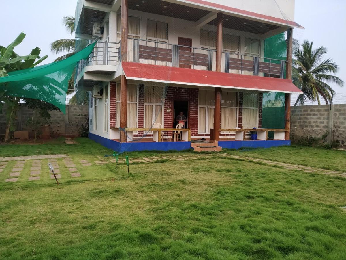 Waves Beach House Puducherry Exterior foto